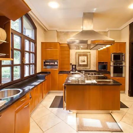 Family In With Mountain View Casa vacanze *