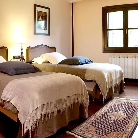 Family In With Mountain View * オイアルツン